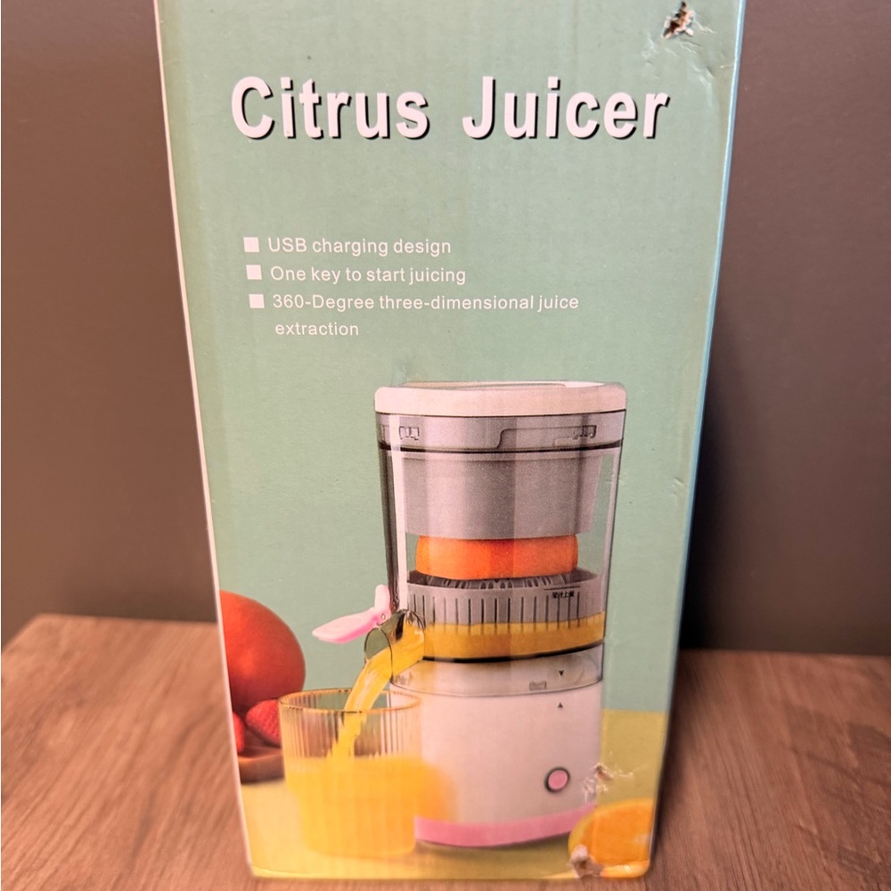 Portable Citrus Juicer with USB Charging